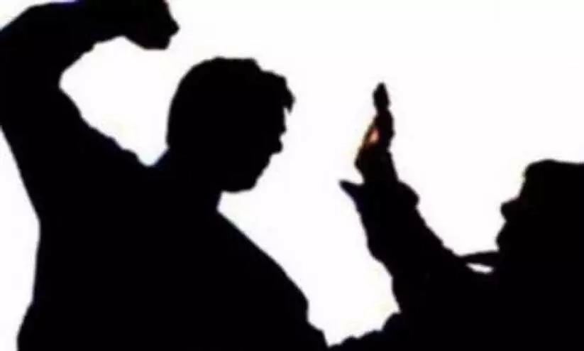 പ​ത്ത​നം​തി​ട്ടയിൽ തമ്മിലടിച്ച്​ വിദ‍്യാർഥി സംഘങ്ങൾ