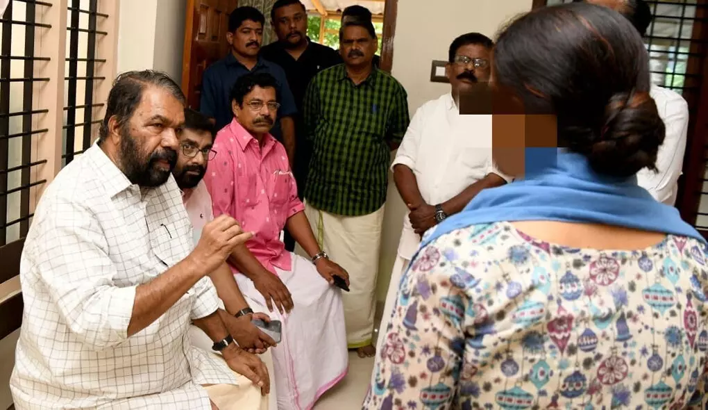 പാറ്റൂരിൽ വീട്ടമ്മ ആക്രമിക്കപ്പെട്ട സംഭവത്തിൽ അന്വേഷണം ഊർജിതമെന്ന് വി. ശിവൻകുട്ടി പാറ്റൂരിൽ വീട്ടമ്മ ആക്രമിക്കപ്പെട്ട സംഭവത്തിൽ അന്വേഷണം ഊർജിതമെന്ന് വി. ശിവൻകുട്ടി