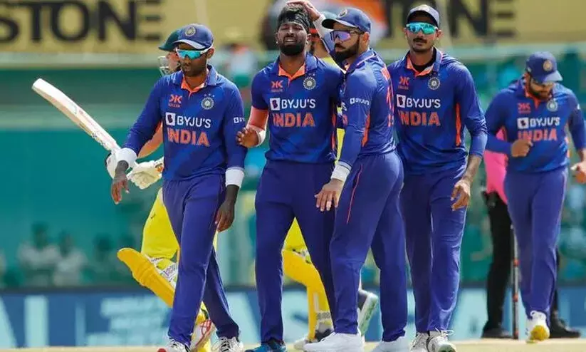 ഹാർദിക്കിനും കുൽദീപിനും മൂന്നു വിക്കറ്റ് വീതം; ആസ്ട്രേലിയക്കെതിരെ ഇന്ത്യക്ക് 270 റൺസ് വിജയലക്ഷ്യം ഹാർദിക്കിനും കുൽദീപിനും മൂന്നു വിക്കറ്റ് വീതം; ആസ്ട്രേലിയക്കെതിരെ ഇന്ത്യക്ക് 270 റൺസ് വിജയലക്ഷ്യം