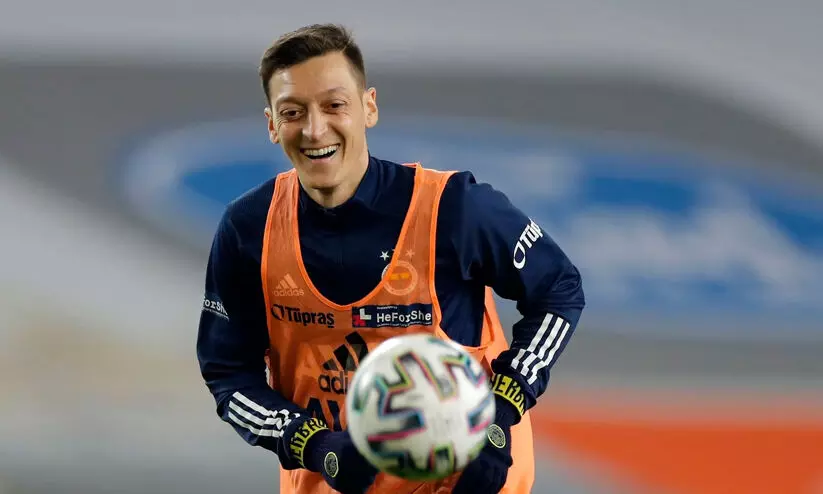 പ്രഫഷനൽ ഫുട്ബാളിനോട് വിട പറഞ്ഞ് മെസ്യൂത് ഓസിൽ പ്രഫഷനൽ ഫുട്ബാളിനോട് വിട പറഞ്ഞ് മെസ്യൂത് ഓസിൽ