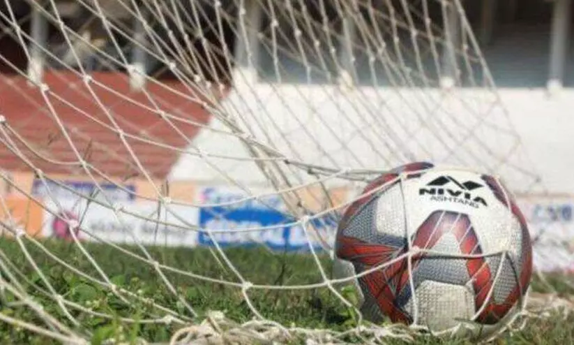 മൊബൈൽ ദൃശ്യങ്ങൾ പരിശോധിച്ച് ഗോൾ പിൻവലിച്ച റഫറിക്ക് സസ്പെൻഷൻ മൊബൈൽ ദൃശ്യങ്ങൾ പരിശോധിച്ച് ഗോൾ പിൻവലിച്ച റഫറിക്ക് സസ്പെൻഷൻ