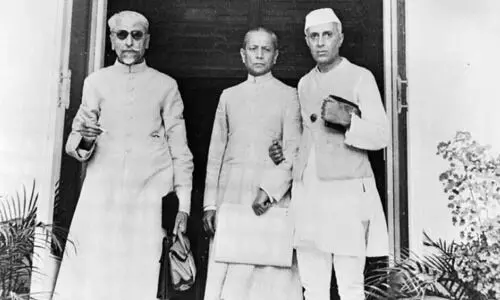 പി​റ​ന്ന​മ​ണ്ണി​ലെ അ​നാ​ഥ​ൻ; മൗ​ലാ​ന ആ​സാ​ദി​നെ മാ​യ്ക്കു​മ്പോ​ൾ