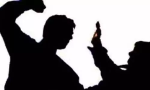 പ​ത്ത​നം​തി​ട്ടയിൽ തമ്മിലടിച്ച്​ വിദ‍്യാർഥി സംഘങ്ങൾ