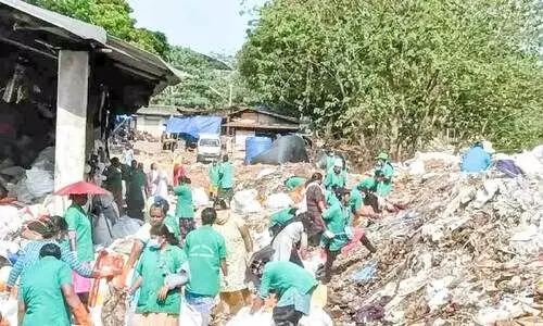 പന്തളത്തുനിന്ന് മാലിന്യം മാറ്റിത്തുടങ്ങി പന്തളത്തുനിന്ന് മാലിന്യം മാറ്റിത്തുടങ്ങി