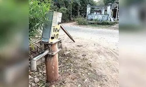 കുടിവെള്ളത്തിനായി നെട്ടോട്ടം; നോക്കുകുത്തിയായി ജലസ്രോതസ്സുകൾ കുടിവെള്ളത്തിനായി നെട്ടോട്ടം; നോക്കുകുത്തിയായി ജലസ്രോതസ്സുകൾ