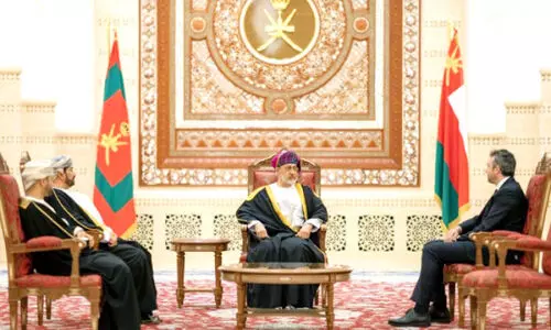 അംബാസഡർമാർ അംഗീകാരപത്രങ്ങൾ സുൽത്താന്​ കൈമാറി