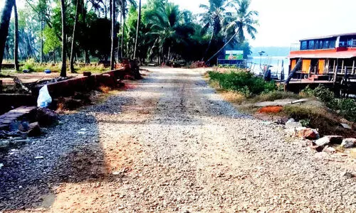 ഉദ്ഘാടനം ചെയ്ത് ഒരുമാസം പിന്നിട്ടു; കോട്ടപ്പുറം ഹൗസ് ബോട്ട് ടെർമിനൽ റോഡ് ടാറിങ് ആരംഭിച്ചില്ല