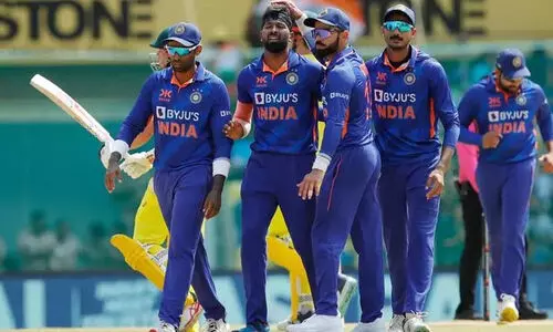 ഹാർദിക്കിനും കുൽദീപിനും മൂന്നു വിക്കറ്റ് വീതം; ആസ്ട്രേലിയക്കെതിരെ ഇന്ത്യക്ക് 270 റൺസ് വിജയലക്ഷ്യം