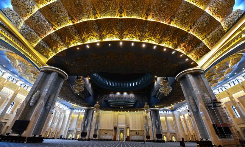 രാ​ത്രി​പ്രാ​ർ​ഥ​ന​ക​ൾ​ക്ക് ഗ്രാ​ൻ​ഡ് മ​സ്ജി​ദ് വീ​ണ്ടും തു​റ​ന്നു