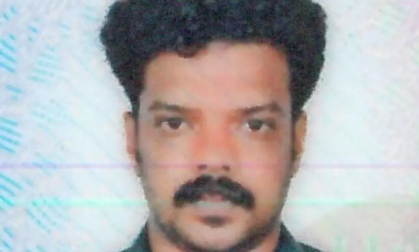 ദുബൈയിൽ ടാങ്കർ ലോറി മറിഞ്ഞ് മലയാളി യുവാവ് മരിച്ചു ദുബൈയിൽ ടാങ്കർ ലോറി മറിഞ്ഞ് മലയാളി യുവാവ് മരിച്ചു