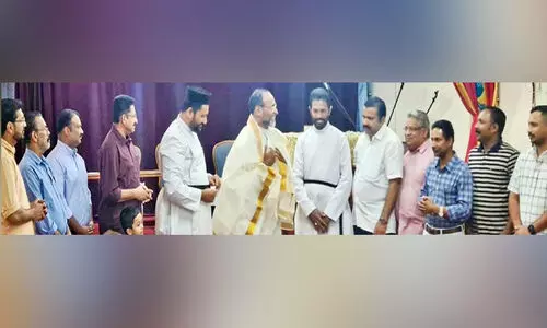 ഫാ. ഡേവിസ് ചിറമേലിനെ ആദരിച്ചു