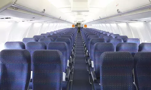 വിമാനത്തിൽ മദ്യപിച്ച് യാത്രക്കാരെയും ജീവനക്കാരെയും അസഭ്യം പറഞ്ഞ രണ്ടുപേർ അറസ്റ്റിൽ