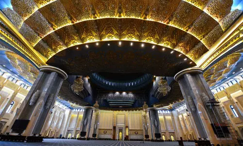 രാ​ത്രി​പ്രാ​ർ​ഥ​ന​ക​ൾ​ക്ക് ഗ്രാ​ൻ​ഡ് മ​സ്ജി​ദ് വീ​ണ്ടും തു​റ​ന്നു