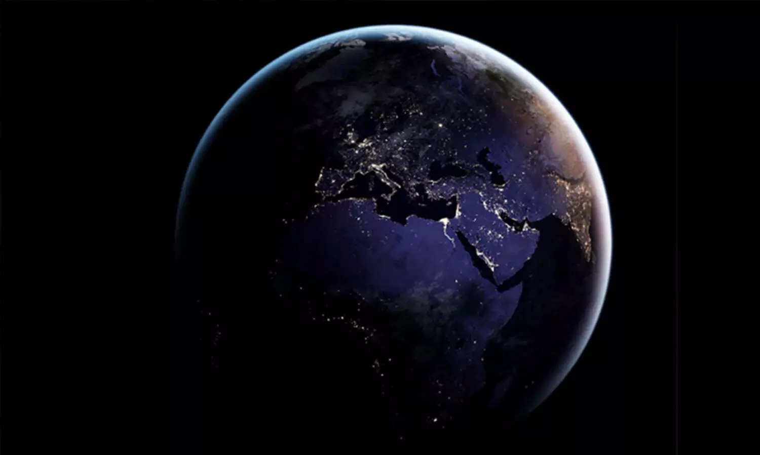 നീലരാവിൽ ഉതിർന്നുവീണ സ്വർണത്തരികൾ; തിളങ്ങുന്ന ഭൂമിയുടെ ചിത്രം പുറത്തുവിട്ട് നാസ