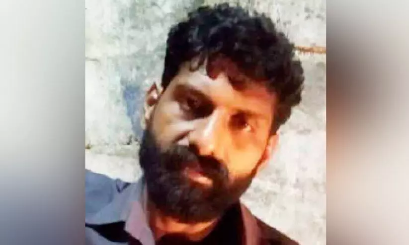 പൊ​ലീ​സ് ഉ​ദ്യോ​ഗ​സ്ഥ​രെ മ​ർ​ദി​ച്ച​യാ​ൾ അ​റ​സ്റ്റി​ൽ