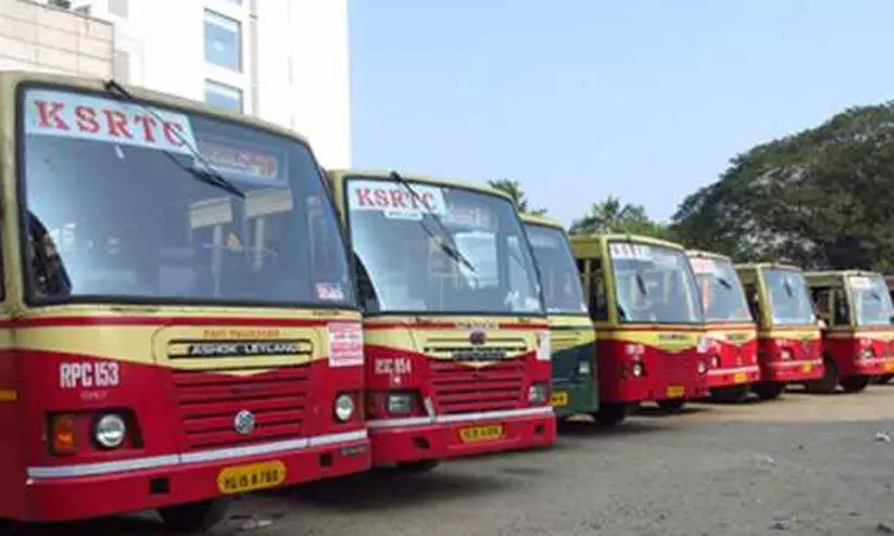 വിദ്യാർഥിയെ വനിതാ കണ്ടക്ടർ വഴിയിൽ ഇറക്കിവിട്ടെന്ന പരാതി; തെളിവ് ലഭിച്ചാൽ ഉടൻ നടപടിയെന്ന് സി.എം.ഡി വിദ്യാർഥിയെ വനിതാ കണ്ടക്ടർ വഴിയിൽ ഇറക്കിവിട്ടെന്ന പരാതി; തെളിവ് ലഭിച്ചാൽ ഉടൻ നടപടിയെന്ന് സി.എം.ഡി