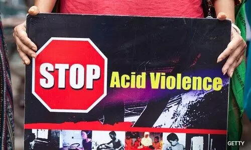 ഡൽഹിയിൽ വഴിയോര കച്ചവടക്കാരിക്കും കുട്ടിക്കും ആസിഡ് ആക്രമണത്തിൽ പരിക്ക്​​