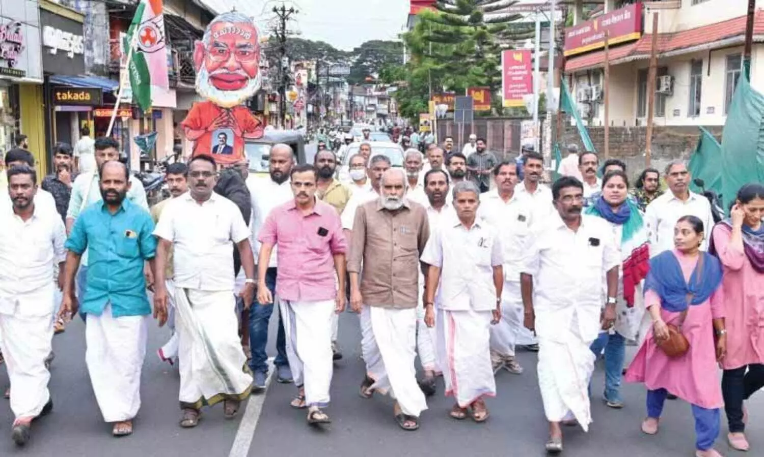 രാ​ഹു​ൽ ഗാ​ന്ധി​യെ അ​യോ​ഗ്യ​നാ​ക്ക​ൽ; പ്ര​തി​ഷേ​ധം ക​ത്തു​ന്നു