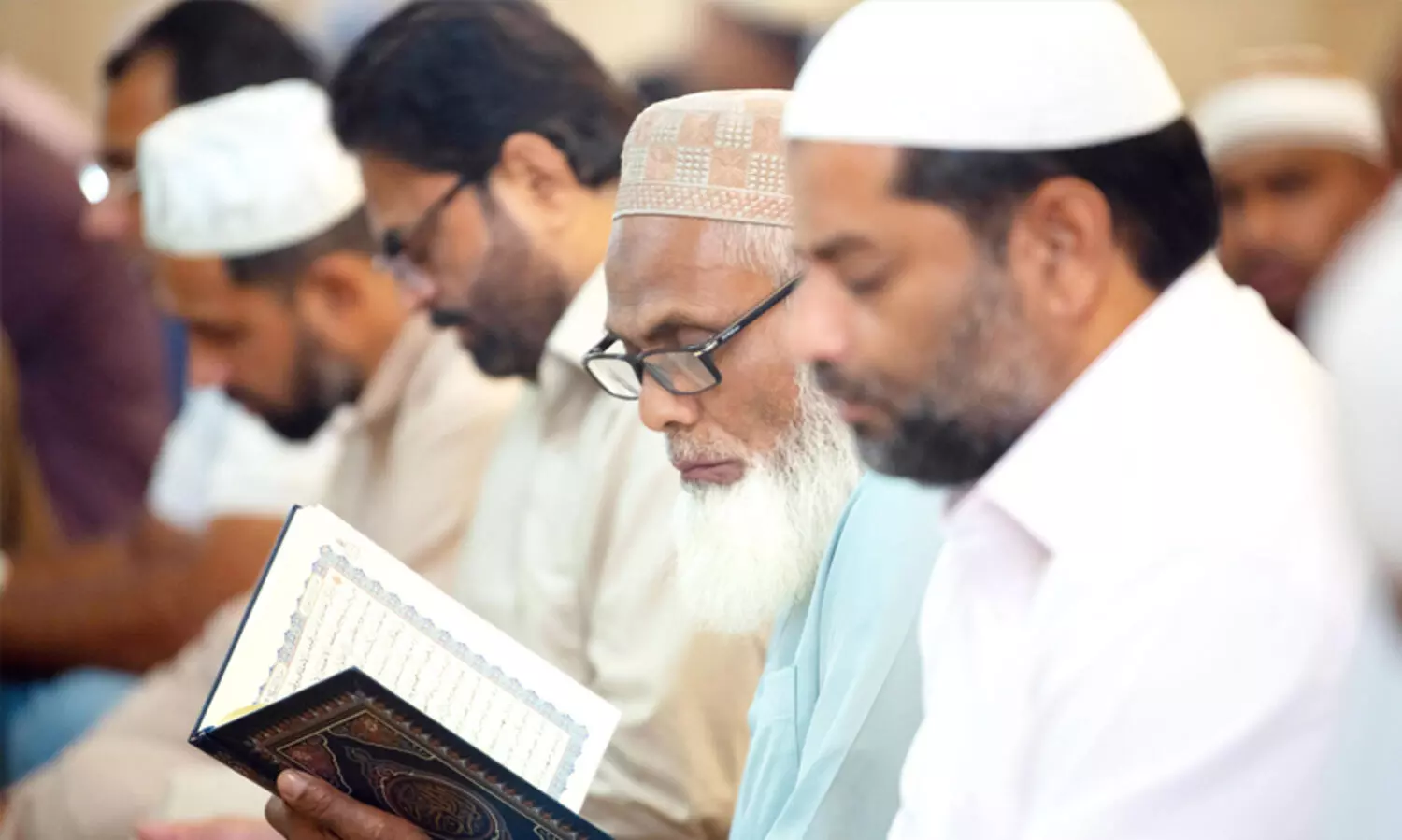 ആ​ദ്യ വെ​ള്ളി​യു​ടെ നി​ർ​വൃ​തി​യി​ൽ വി​ശ്വാ​സി​ക​ൾ