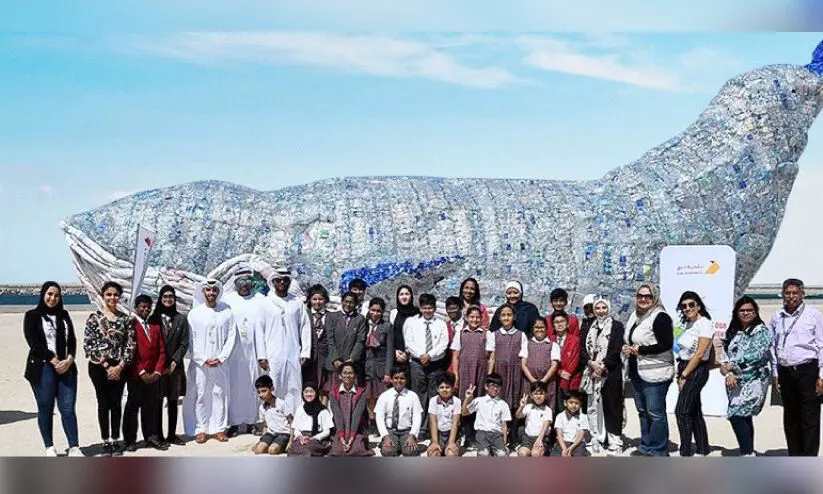 പ്ലാ​സ്റ്റി​ക്കി​ൽ​നി​ന്ന്​ കൂ​റ്റ​ൻ ‘തി​മിം​ഗ​ല’​മൊ​രു​ക്കി ജ​ല​ദി​നാ​ച​ര​ണം