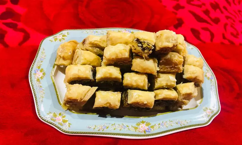 ഡ്രൈ ​ഫ്രൂ​ട്‌​സ് ആ​ൻ​ഡ്​ ന​ട്‌​സ് ലെ​യേ​ഴ്‌​സ്