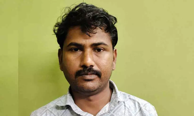 പരപ്പനങ്ങാടിയിൽ കുഴൽപണവുമായി സ്വർണപ്പണിക്കാരനായ മഹാരാഷ്ട്ര സ്വദേശി പിടിയിൽ പരപ്പനങ്ങാടിയിൽ കുഴൽപണവുമായി സ്വർണപ്പണിക്കാരനായ മഹാരാഷ്ട്ര സ്വദേശി പിടിയിൽ