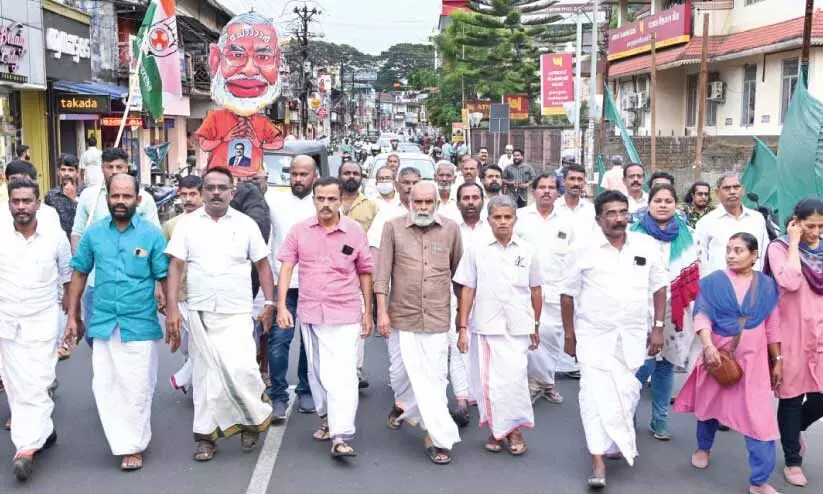 രാഹുൽ ഗാന്ധിയെ അയോഗ്യനാക്കൽ; പ്രതിഷേധം കത്തുന്നു രാഹുൽ ഗാന്ധിയെ അയോഗ്യനാക്കൽ; പ്രതിഷേധം കത്തുന്നു