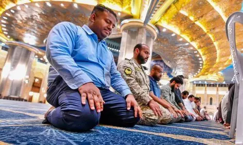 റ​മ​ദാ​ന്റെ പു​ണ്യ​വു​മാ​യി ആ​ദ്യ വെ​ള്ളി