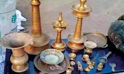 ട്രെയിനിൽ യാത്രക്കാരിൽനിന്ന് പുരാവസ്തുക്കളെന്ന് തോന്നിക്കുന്നവ പിടികൂടി