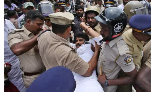 വയനാട്ടിൽ കോൺഗ്രസ് മാർച്ചിൽ സംഘർഷം