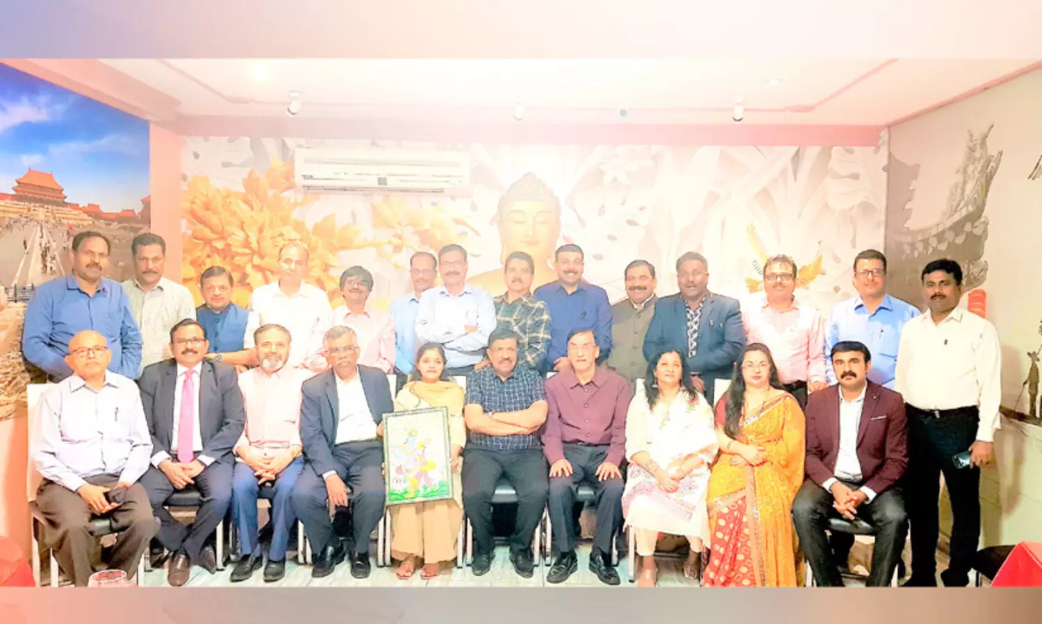 പ്രി​യ​ങ്ക ത്യാ​ഗി​ക്ക് യാ​ത്ര​യ​യ​പ്പ് ന​ൽ​കി