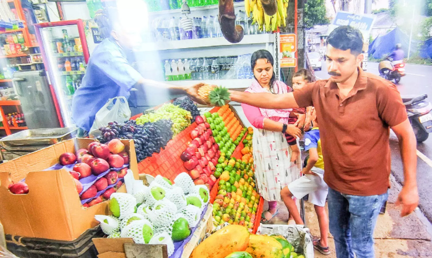 പ​ഴ വി​പ​ണി​