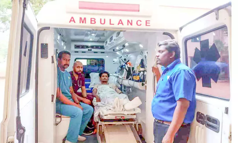 സ്കൂളിൽ ആംബുലൻസിലെത്തി എസ്.എസ്.എൽ.സി പരീക്ഷ എഴുതിയ അഭിനവ് കൃഷ്ണ സ്കൂളിൽ ആംബുലൻസിലെത്തി എസ്.എസ്.എൽ.സി പരീക്ഷ എഴുതിയ അഭിനവ് കൃഷ്ണ