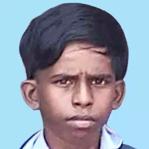 കാ​യ​ലി​ൽ ക​ക്ക വാ​രു​ന്ന​തി​നി​ടെ വി​ദ്യാ​ർ​ഥി മു​ങ്ങി​മ​രി​ച്ചു