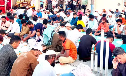 തൊ​ഴി​ലാ​ളി​ക​ള്‍ക്കാ​യി മെ​ഗാ ഇ​ഫ്താ​ര്‍ മീ​റ്റ്