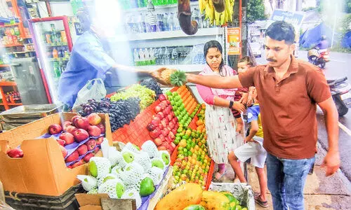 പ​ഴ വി​പ​ണി​