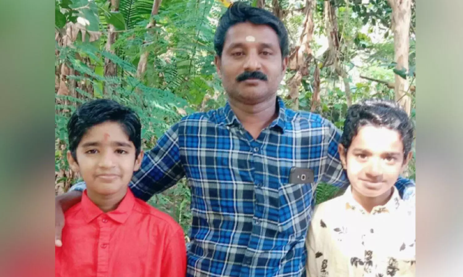 അച്ഛന്‍റെ ഭക്ഷണപ്പൊതിക്ക് കാത്തുനില്‍ക്കാതെ അവര്‍ യാത്രയായി