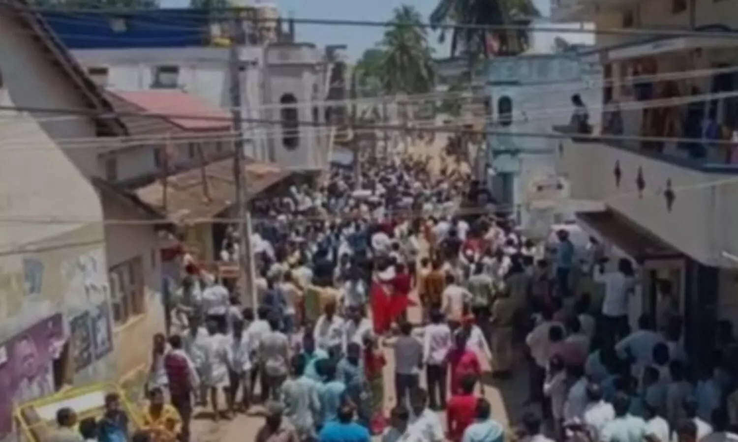 കർണാടകയിൽ സംവരണ പ്രക്ഷോഭം; മുൻ മുഖ്യമന്ത്രി യദ്യൂരപ്പയുടെ വീടിന് കല്ലേറ്,   ഷിക്കാരിപുരയിൽ നിരോധനാജ്ഞ