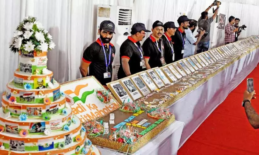 മധുരമൂറും ഈ 700 അടിയിലും മധുരമൂറും ഈ 700 അടിയിലും