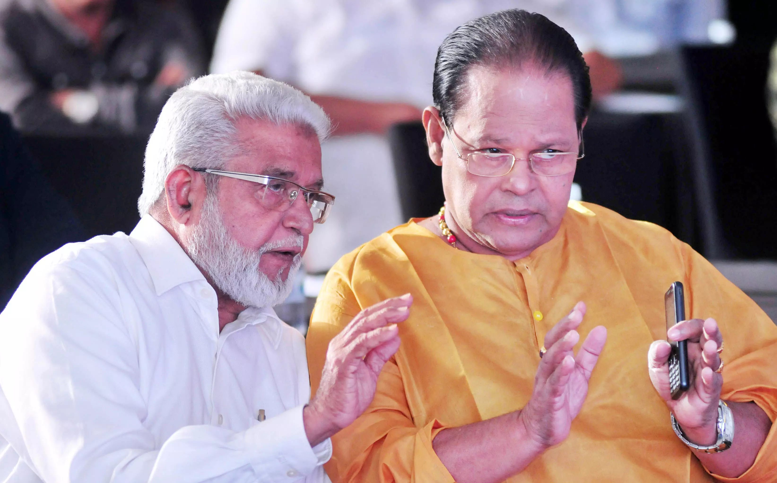 കൊച്ചിയിൽ അക്ഷരവീട് ചടങ്ങിനെത്തിയപ്പോൾ ഗൾഫ് മാധ്യമം ചീഫ് എഡിറ്റർ വി.കെ. ഹംസ അബ്ബാസിനൊപ്പം കൊച്ചിയിൽ അക്ഷരവീട് ചടങ്ങിനെത്തിയപ്പോൾ ഗൾഫ് മാധ്യമം ചീഫ് എഡിറ്റർ വി.കെ. ഹംസ അബ്ബാസിനൊപ്പം