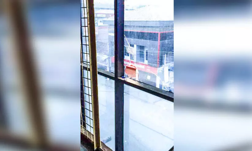 കറുകച്ചാലിൽ ചാപ്പലിന് നേരെ കല്ലെറ്