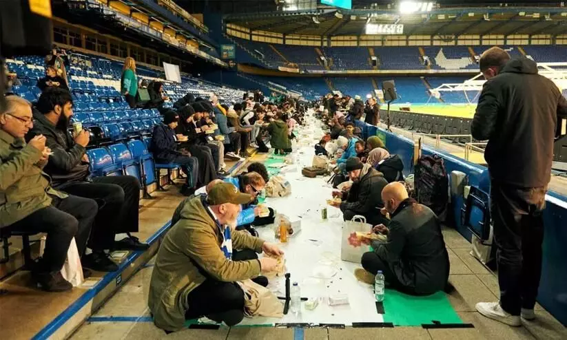 നോ ടു ഹേറ്റ് ; ഹോംഗ്രൗണ്ടിൽ സമൂഹനോമ്പുതുറ സംഘടിപ്പിച്ച് ചെൽസി