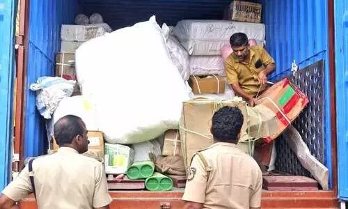 ഓൺലൈൻ വിപണിയിൽ വിൽക്കാൻ എത്തിച്ച പടക്കം പിടിച്ചെടുത്തു