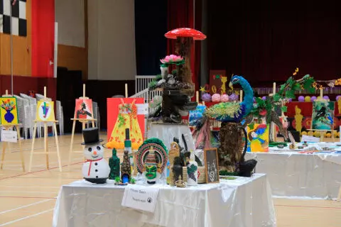 ഒയാസിസ് സ്കൂളിൽ ചിത്രകല പ്രദർശനം ഒയാസിസ് സ്കൂളിൽ ചിത്രകല പ്രദർശനം