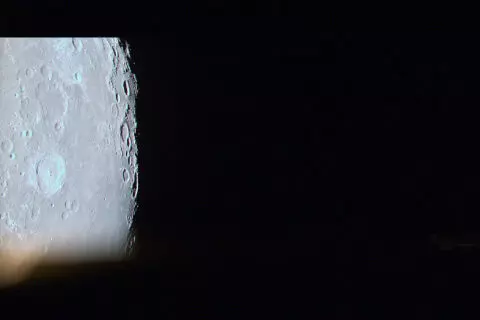 ‘റാശിദ്’ വഹിക്കുന്ന പേടകം ചന്ദ്രന്റെ ആദ്യചിത്രം അയച്ചു ‘റാശിദ്’ വഹിക്കുന്ന പേടകം ചന്ദ്രന്റെ ആദ്യചിത്രം അയച്ചു