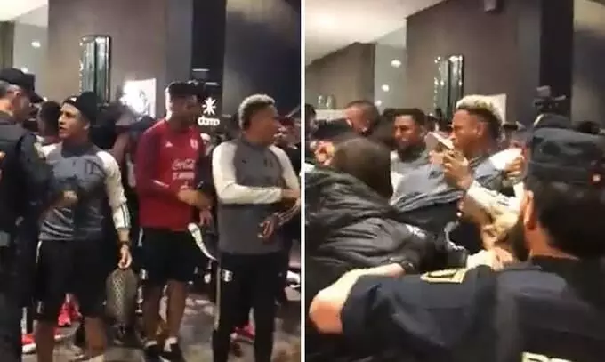 സൗഹൃദമത്സരത്തിനെത്തിയ പെറു താരങ്ങൾക്ക് സ്പെയിനിൽ പൊലീസ് വക ഉന്തും തള്ളും സൗഹൃദമത്സരത്തിനെത്തിയ പെറു താരങ്ങൾക്ക് സ്പെയിനിൽ പൊലീസ് വക ഉന്തും തള്ളും