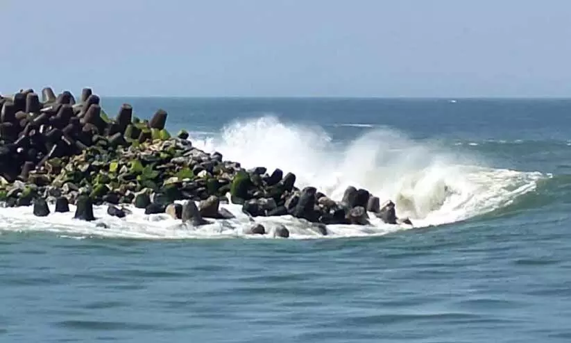 മുതലപ്പൊഴി മത്സ്യബന്ധന തുറമുഖത്തിന്റെ അപകടാവസ്ഥക്ക് പരിഹാരമായില്ല മുതലപ്പൊഴി മത്സ്യബന്ധന തുറമുഖത്തിന്റെ അപകടാവസ്ഥക്ക് പരിഹാരമായില്ല