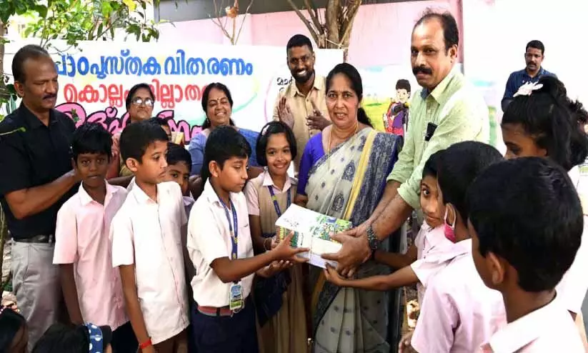 ജില്ലയില്‍ വിതരണം ചെയ്യുന്നത് 18,68,424 പാഠപുസ്തകം