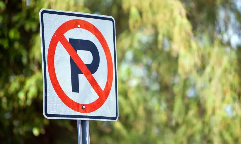 Illegal parking: Traffic jam in Vennikulam