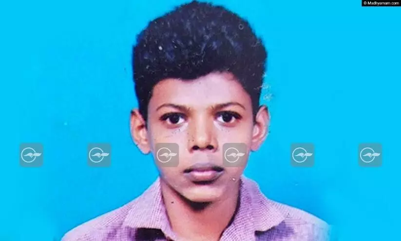 പരീക്ഷ കഴിഞ്ഞ് മടങ്ങിയ പ്ലസ് ടു വിദ്യാർഥി ബൈക്കപകടത്തിൽ മരിച്ചു പരീക്ഷ കഴിഞ്ഞ് മടങ്ങിയ പ്ലസ് ടു വിദ്യാർഥി ബൈക്കപകടത്തിൽ മരിച്ചു